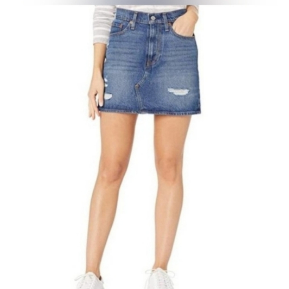 🌷HP! Levi's | High Rise Denim Deconstructed Mini Skirt Size 26 Nwt!